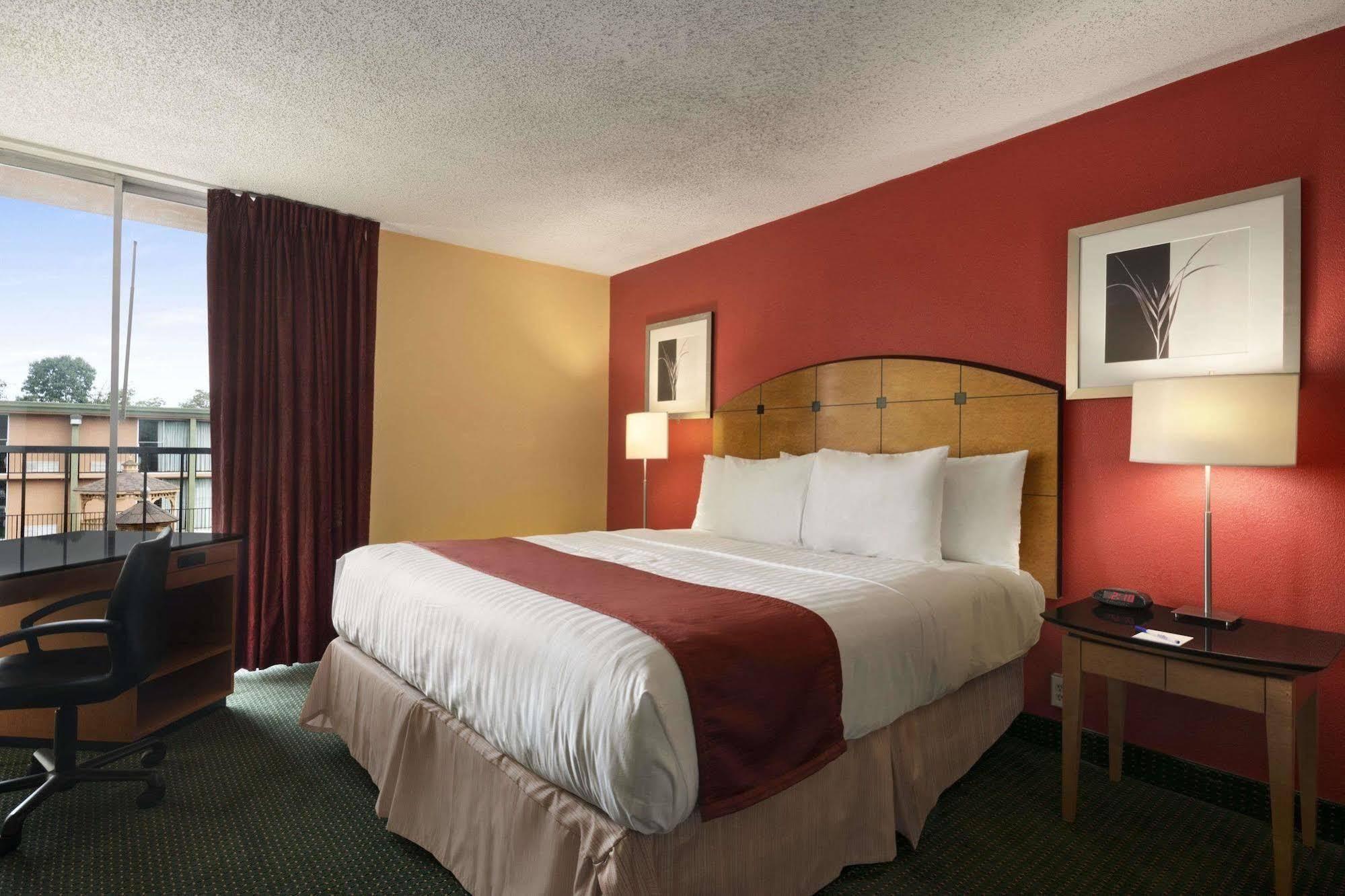 Отель Baymont By Wyndham Salem Roanoke Area Экстерьер фото
