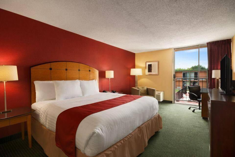 Отель Baymont By Wyndham Salem Roanoke Area Экстерьер фото